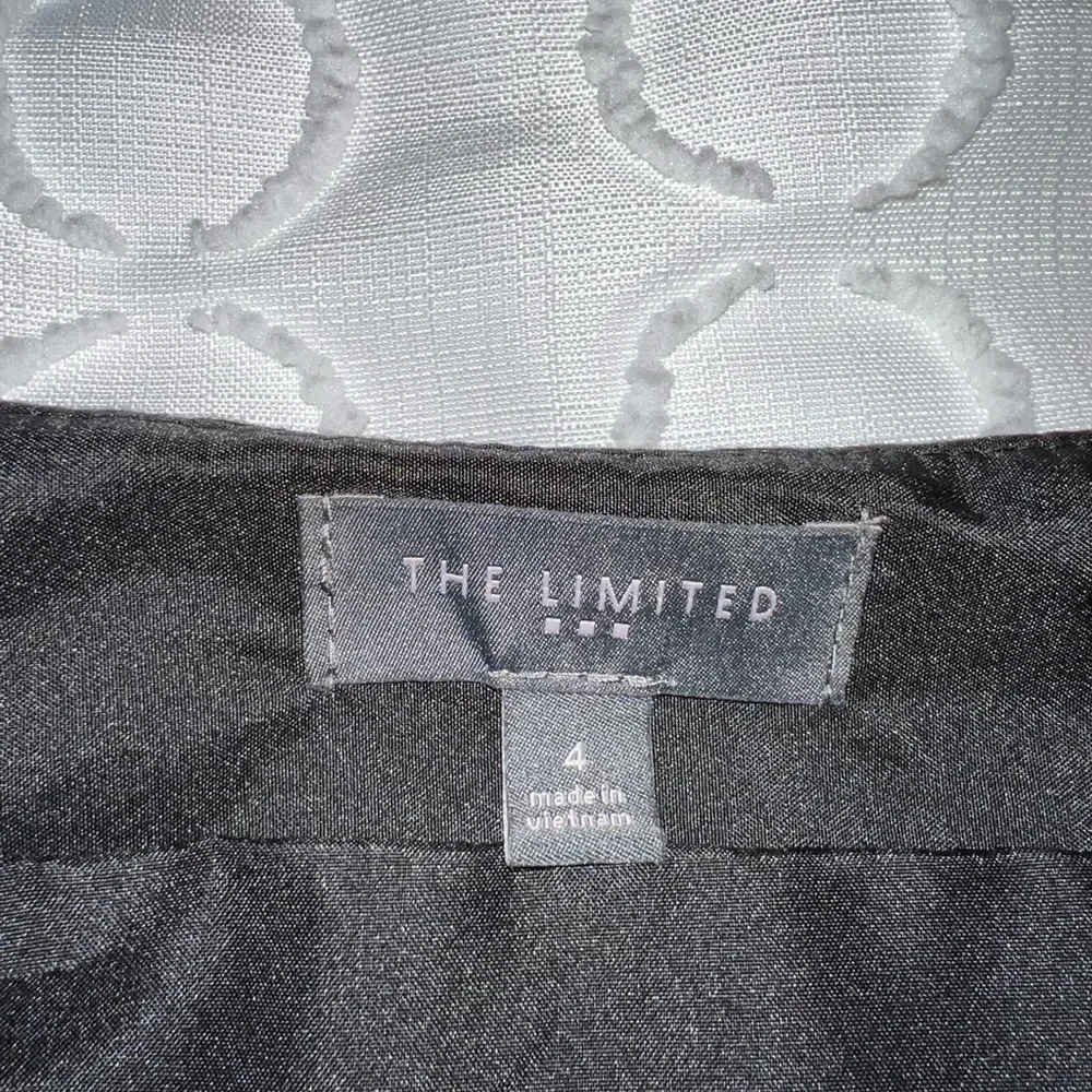 𝅺The Limited Pencil Skirt size 4